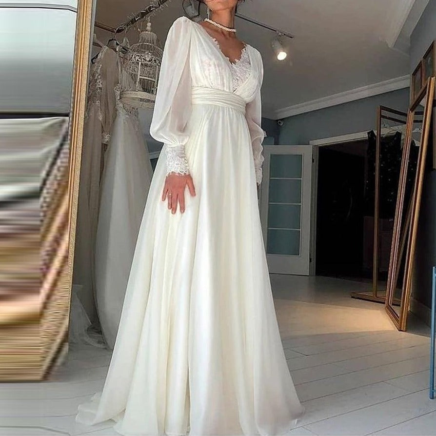 Dress to impress on your big day with the Robe Tiziana. This elegant white lace dress is perfect for any bride looking for a touch of sophistication. With its intricate lace design, it's sure to turn heads as you walk down the aisle. Get ready to say 'I do' in style.&nbsp;