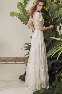 This exquisite Robe Robbyn gown made from delicate ivory lace adds an air of sophistication and femininity to your wardrobe. Boasting an intricate boho pattern hand-crafted with attention to detail, it is the perfect way to make a statement. Elevate your style this season with an understated yet luxurious gown.