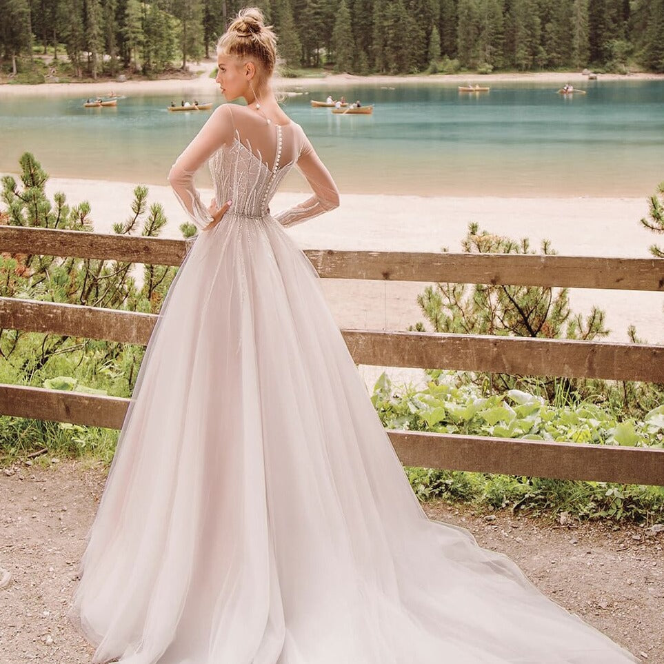 Indulge in elegance and romance with our Robe Serenay! This stunning a-line bridal gown is crafted in crisp white, exuding a timeless beauty that will leave you feeling like a fairytale princess on your special day. Walk down the aisle with confidence and grace in this exquisite piece.