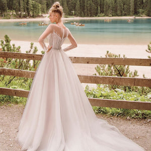 Indulge in elegance and romance with our Robe Serenay! This stunning a-line bridal gown is crafted in crisp white, exuding a timeless beauty that will leave you feeling like a fairytale princess on your special day. Walk down the aisle with confidence and grace in this exquisite piece.