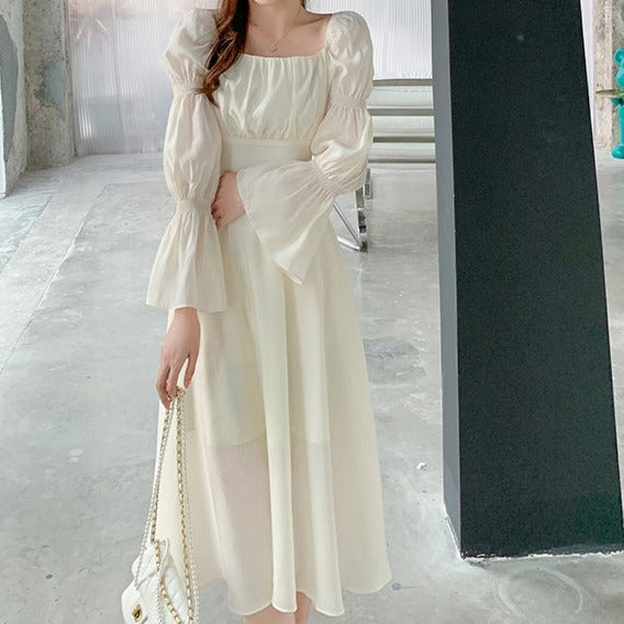 Elevate your style with the Robe Creasy - the white fairy vintage chic dress of your dreams! Made with intricate details and soft fabric, this dress exudes elegance and grace. Stand out from the crowd and embrace your inner fairy with this stunning piece.