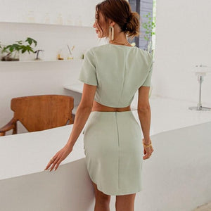 Elevate your wardrobe with the Ensemble Galia, a sleek two-piece set for women. The short-sleeved cropped top features a round neckline, while the high-waisted mini skirt boasts a single-button closure for a flattering and fitted look. Perfect for any occasion, this set offers both style and comfort.