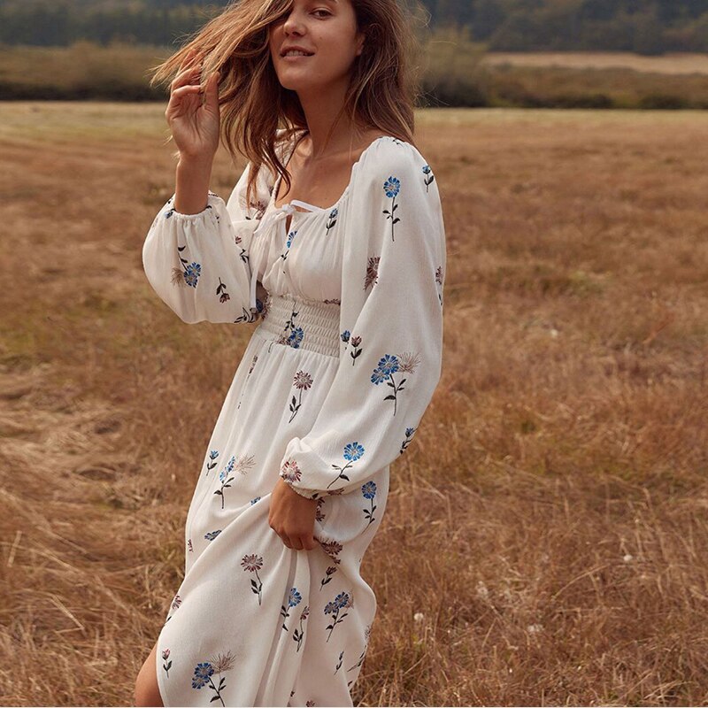    Introducing Robe Diana, the perfect addition to your wardrobe. This European-inspired dress features beautiful embroidered flowers and a vintage silhouette that will flatter your figure. Elevate your style and restore the beauty of old with this elegant piece.