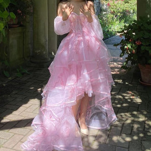 This elegant tulle pink dress is a perfect option for any special occasion. Its delicate fabric adds a touch of sophistication and femininity, while the flattering cut complements any figure. You'll feel confident and beautiful in the Robe Darline.