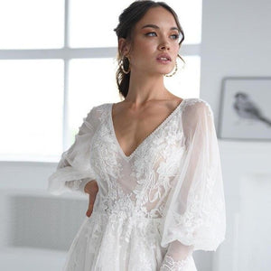 Indulge in the timeless elegance of the Robe Danica. Designed with exquisite bridal lace, this white gown exudes sophistication and grace. Perfect for any special occasion, it will make you feel like the belle of the ball, radiating beauty and sophistication. Experience luxury and grace in every step.