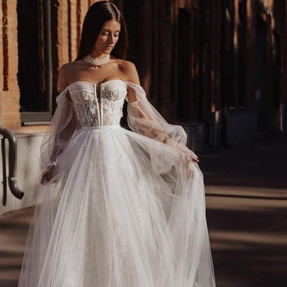 Feel like a goddess on your special day with our Robe Salomé. This elegant white bridal gown exudes chic and sophistication, making you stand out as you walk down the aisle. Feel confident and beautiful in every step, as you say "I do" in style. Elevate your wedding experience with Robe Salomé!