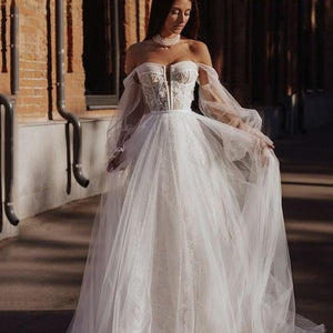 Feel like a goddess on your special day with our Robe Salomé. This elegant white bridal gown exudes chic and sophistication, making you stand out as you walk down the aisle. Feel confident and beautiful in every step, as you say "I do" in style. Elevate your wedding experience with Robe Salomé!