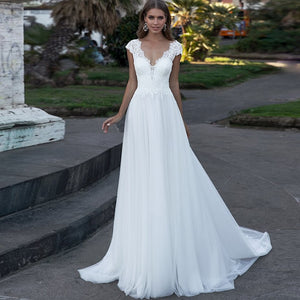 Elevate your wedding day look with the elegant Robe Maëlle. Designed in a classic white hue, this gown exudes timeless beauty. Look and feel like a vision in this stunning piece, perfect for making a lasting impression on your special day.