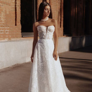 Feel like a goddess on your special day with our Robe Salomé. This elegant white bridal gown exudes chic and sophistication, making you stand out as you walk down the aisle. Feel confident and beautiful in every step, as you say "I do" in style. Elevate your wedding experience with Robe Salomé!