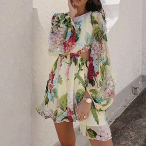 Embrace your inner flower child with the Robe Renita! This mini dress features a beautiful flower pattern that will make you stand out in any crowd. Effortlessly chic and perfect for any occasion, this dress is a must-have in your wardrobe. Express your unique sense of style with the Robe Renita.