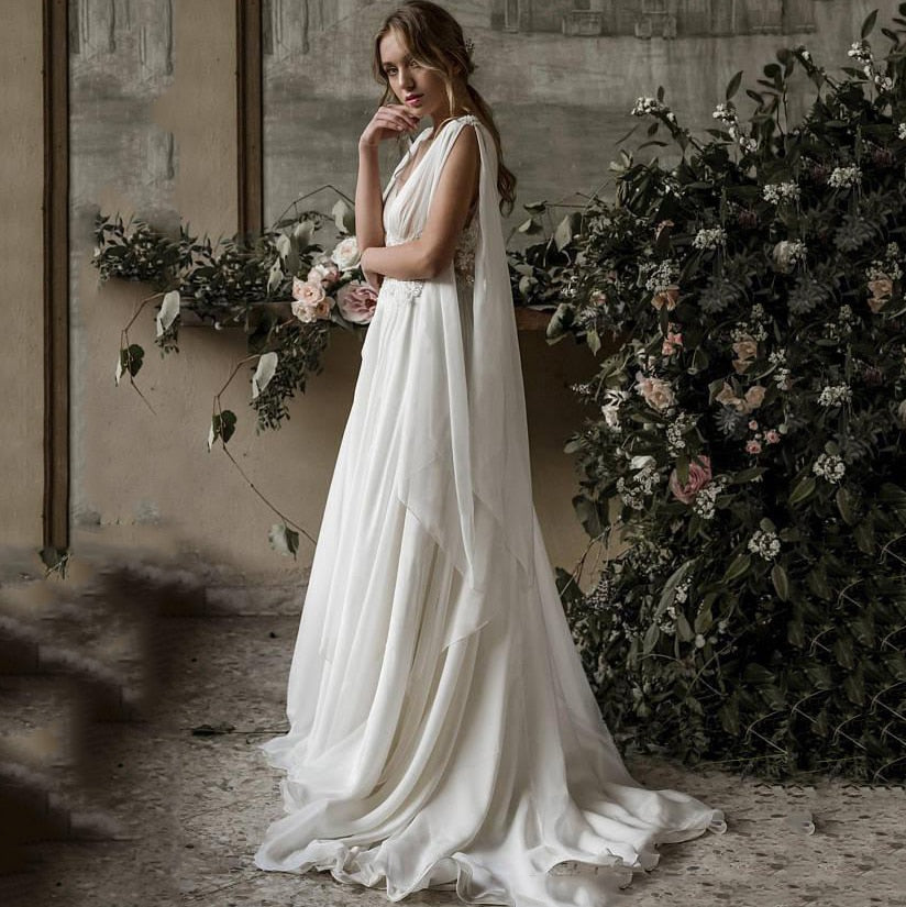 Indulge in the beauty of our Robe Rhian, a stunning boho-inspired bridal gown. Crafted with intricate details, this pure white robe exudes elegance and grace, perfect for any bride looking to make a statement on her special day. Experience the luxury of our Rhian, a true masterpiece in the world of bridal fashion.