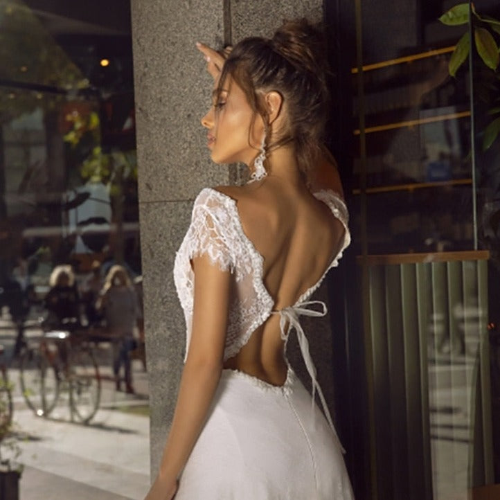 Introducing the Robe Minna, a stunning white bridal gown featuring intricate embroidery. This elegant dress combines traditional craftsmanship with modern design, creating a timeless and sophisticated look. Made with high-quality materials, the Robe Minna is the perfect choice for any bride looking for a refined and beautiful wedding dress.