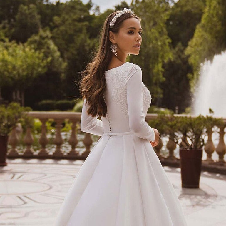 Channel your inner brave princess in the Eli wedding dress! With its charming long sleeves and elegant design, this dress will make you feel like royalty on your special day. Take a risk and stand out in this stunning gown.