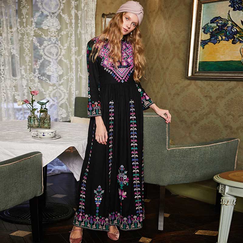 This Boho Inspired Robe Inge is a statement piece for fearless women. Its vibrant embroidered floral pattern and crochet details make it perfect for spring and summer. Embrace your bold side and stand out from the crowd in this flowy, long-sleeved robe.