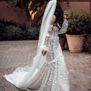 Be the belle of the ball in the stunning Robe Leraine! This beautiful bridal gown will make you feel like a princess on your special day. With its intricate design and luxurious fabric, you'll turn heads and feel like royalty as you walk down the aisle. Say "I do" in style with the Robe Leraine.