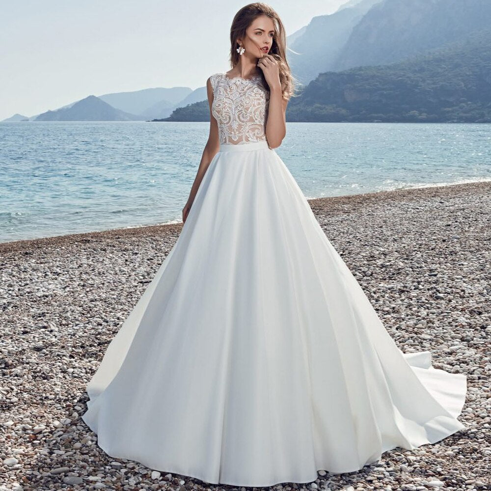 The Robe Raelynn is the epitome of elegance and sophistication. This bridal gown boasts exquisite details and chic design, perfect for a stunning and memorable wedding day. With its intricate craftsmanship and luxurious fabric, this gown is sure to make a lasting impression.