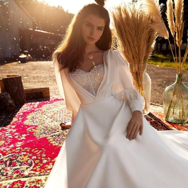 Experience elegance and sophistication with our Robe Phoebe. This stunning satin wedding gown exudes timeless beauty and luxury, perfect for your special day. Expertly crafted for a flawless fit, it will make you feel like a true bride. Make a statement with our Robe Phoebe.