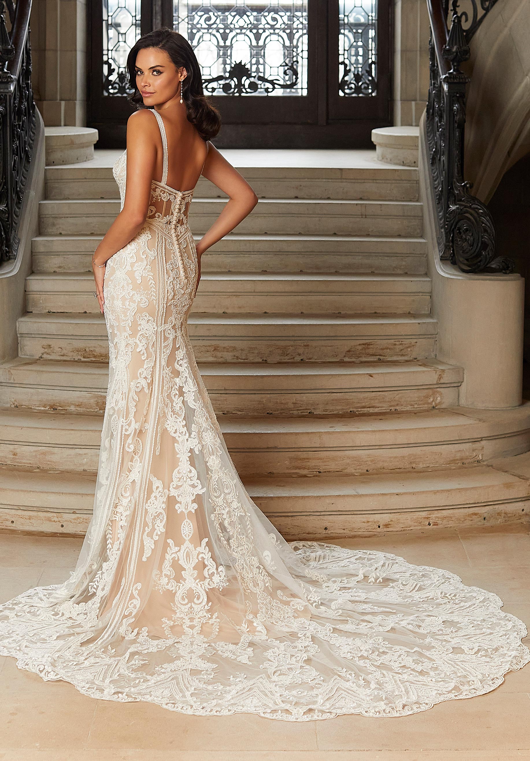 A timeless masterpiece, the Robe Ema is a chic bridal gown with exquisite lace embroidery that makes a stunning statement. Sophisticated and luxurious, this timeless design is perfect for a bride that wants to make an unforgettable impression.