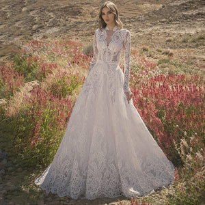 Feel like the belle of the ball in the Robe Lajita! This dreamy lace bridal wedding gown will have all eyes focused on you. Make your wedding day unforgettable with timeless elegance and graceful sophistication. Dare to be unique and walk down the aisle with confidence!