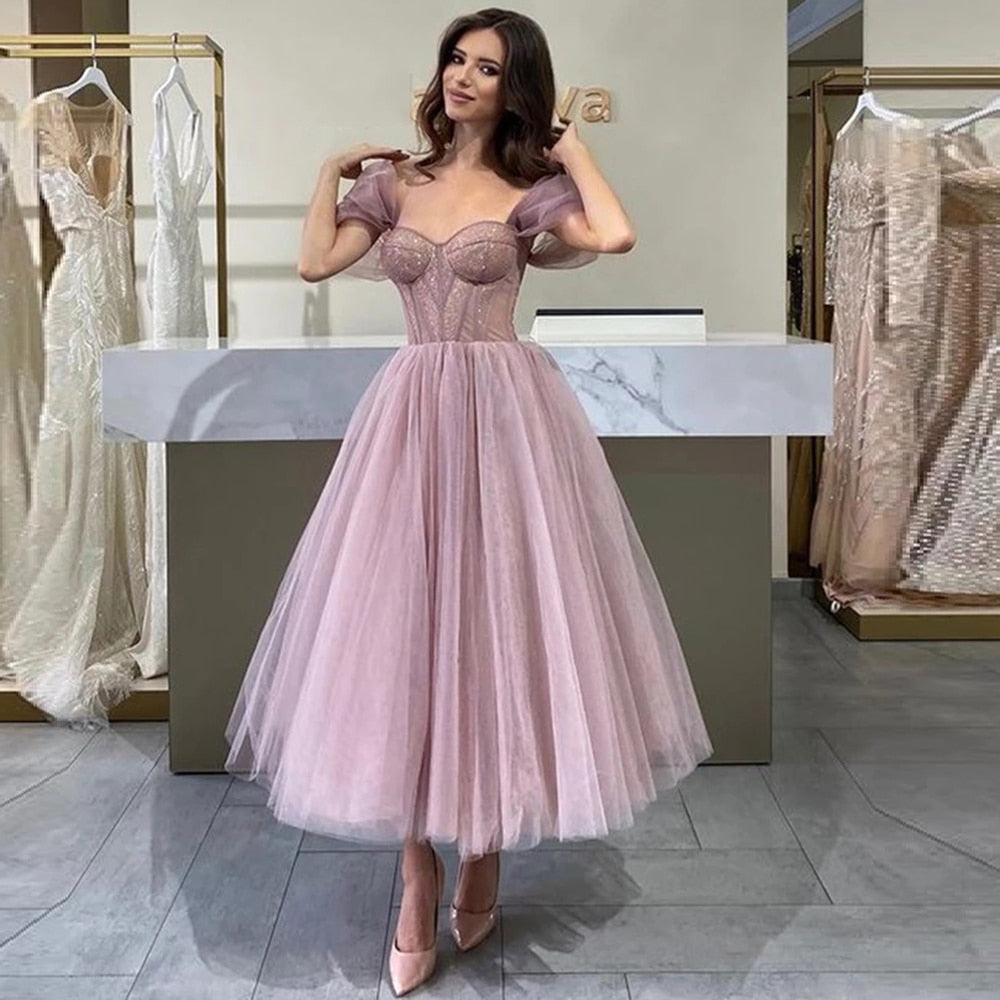 Get ready to turn heads with the elegant and sparkling Robe Britney. This tea length dress is perfect for any cocktail event, adding a touch of glamour to your evening. Its shiny material will make you feel confident and glamorous, ensuring you stand out from the crowd.