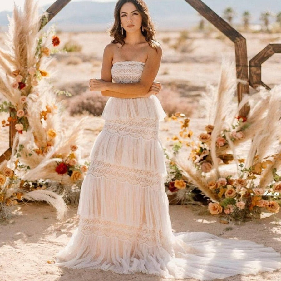 Indulge in sophistication and grace with our Robe Elisabett. This elegant boho ruffle wedding bridal dress stuns with its timeless beauty and delicate details. Perfect for the modern bride who appreciates a touch of whimsy, it will make you feel like a true work of art on your special day.