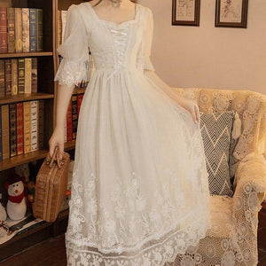 Introducing the Robe Heathar, a stunning white dress with vintage French design. Perfect for creating a fairy-like cottage vibe. Feel elegant and stylish with this unique piece. Elevate your wardrobe and stand out with this must-have dress.