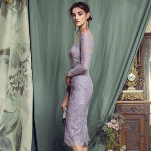 Make a statement in the timeless Robe Julieta. This elegant cocktail dress is crafted with a beautiful vintage purple fabric, perfect for making an unforgettable impact at your special events. Add a touch of sophistication and grace to any occasion with this timeless piece.