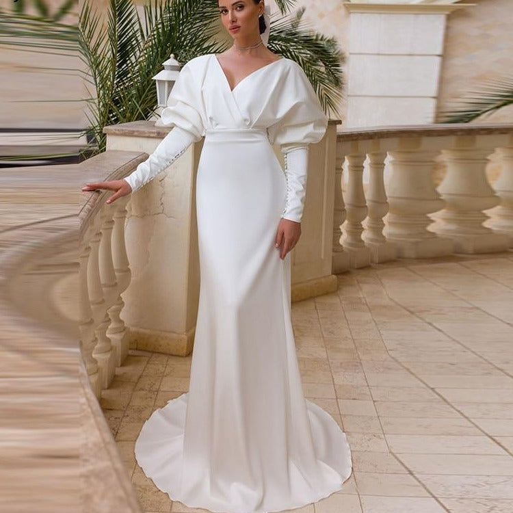 Discover the perfect blend of elegance and chic with our Olivia wedding dress. This stunning white robe exudes sophistication, making you feel like a bride straight out of a fairytale. Elevate your special day with this timeless and graceful piece.