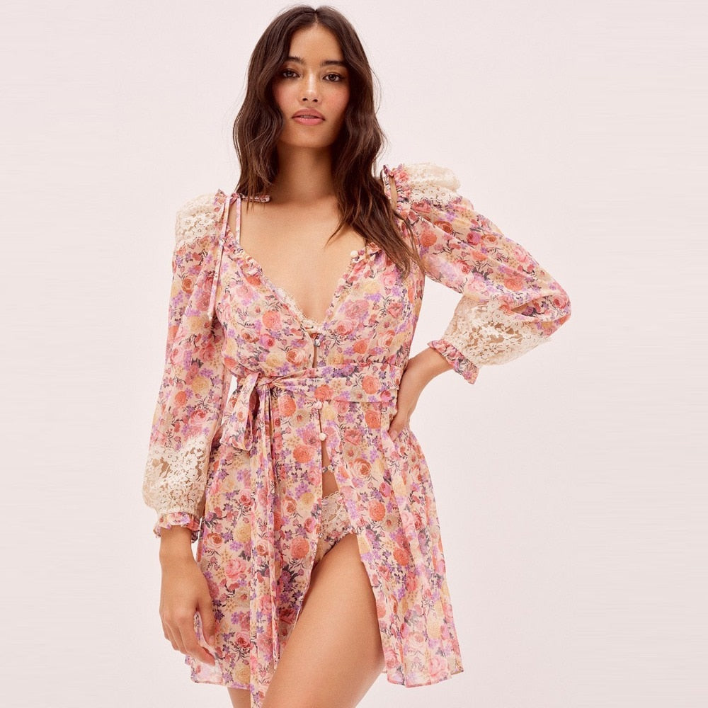 The Kesha Robe is a luxurious mini dress featuring a beautiful floral print and lace detail for a timeless look. Perfect for all occasions, it will add instant elegance to any ensemble.