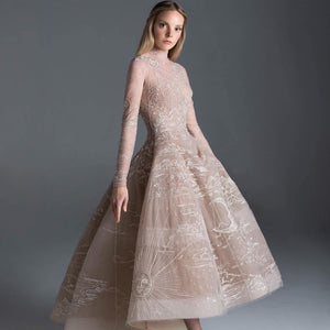 Look amazing in the Robe Anais! This beautiful gown is perfect for your next special event, and will make you look like an elegant doll. Crafted with intricate lace, this special dress will make you the belle of the ball!