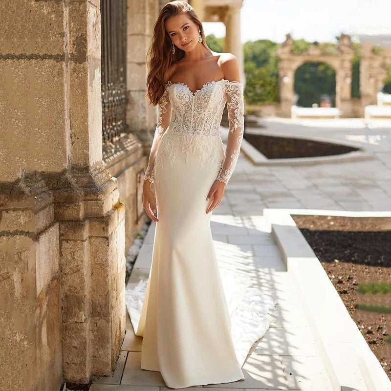 Made for the modern bride, Ivetta's robe radiates luxury with its elegant styling and chic silhouette. From the intricate embroidery to the fine tulle fabric, this gown is truly unique. Make your special day unforgettable with this luxurious and timeless piece.