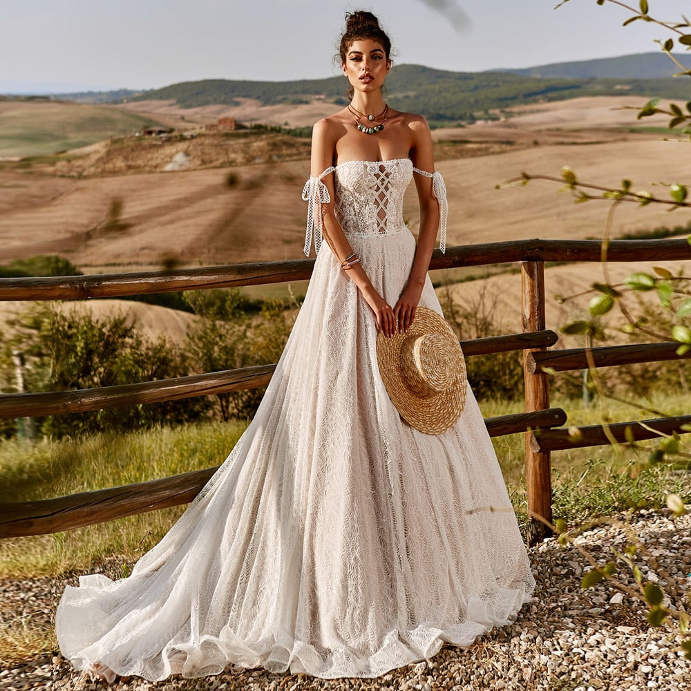 Introducing the Robe Morgana, fit for a princess. This stunning boho dress exudes classic beauty and modern simplicity, making it the perfect piece for your special day. Make an unforgettable statement with this unique and beautiful robe. Elevate your style today.