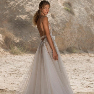 Look like royalty when you walk down the aisle in Robe Yadira, a beautiful beach princess-style dress adorned with sparkling lace details. Create the wedding of your dreams with this timeless and unique gown.