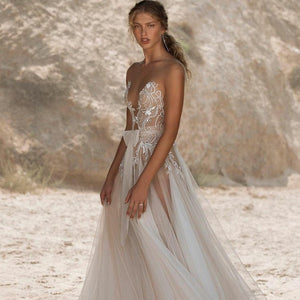 Look like royalty when you walk down the aisle in Robe Yadira, a beautiful beach princess-style dress adorned with sparkling lace details. Create the wedding of your dreams with this timeless and unique gown.