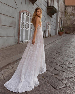 Shine bright on your special day with the Robe Iesha. This ivory bridal gown sparkles and shines, adding a touch of magic to your look. Make a statement with this stunning and unique dress. (Wow your guests with this dazzling dress!)