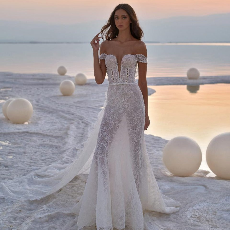 Experience the epitome of elegance in the Robe Laronda. This dreamy mermaid gown features a chic v-neck and sparkling embroidered details, making it the perfect choice for a luxurious event. Embrace the sophisticated and exclusive style of this dress that will make you feel like a work of art.