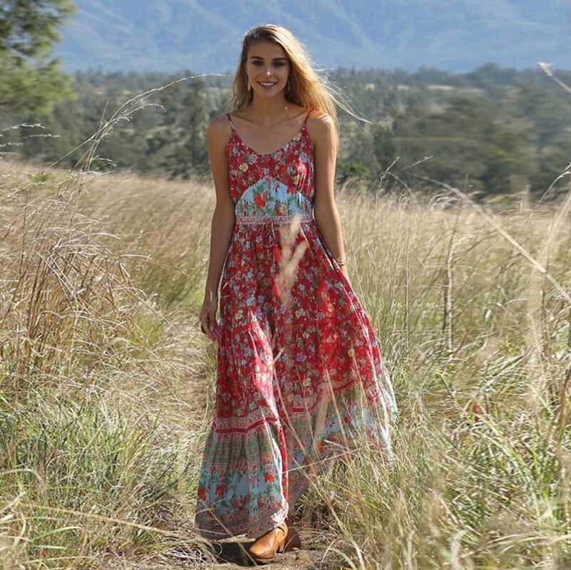 Introducing the Robe Bianca, your go-to boho chic maxi dress. With its effortless style, this dress is perfect for any occasion. Embrace comfort and elegance with the Robe Bianca, a must-have addition to your wardrobe.