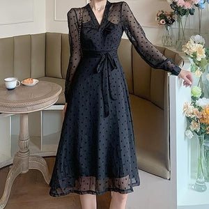 Our Robe Jacquelyne is a timeless classic. Crafted with luxe black dot fabric and beautiful lace for an elegant look, this vintage dress will add a touch of sophistication to your wardrobe.