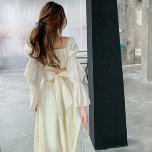 Elevate your style with the Robe Creasy - the white fairy vintage chic dress of your dreams! Made with intricate details and soft fabric, this dress exudes elegance and grace. Stand out from the crowd and embrace your inner fairy with this stunning piece.