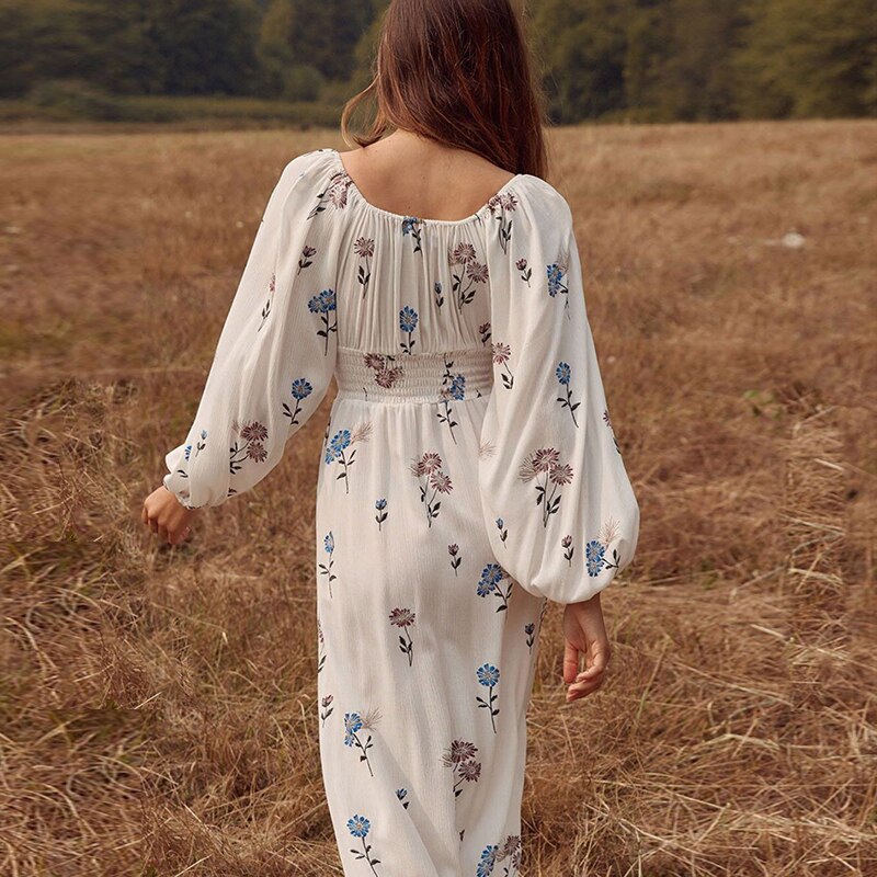    Introducing Robe Diana, the perfect addition to your wardrobe. This European-inspired dress features beautiful embroidered flowers and a vintage silhouette that will flatter your figure. Elevate your style and restore the beauty of old with this elegant piece.