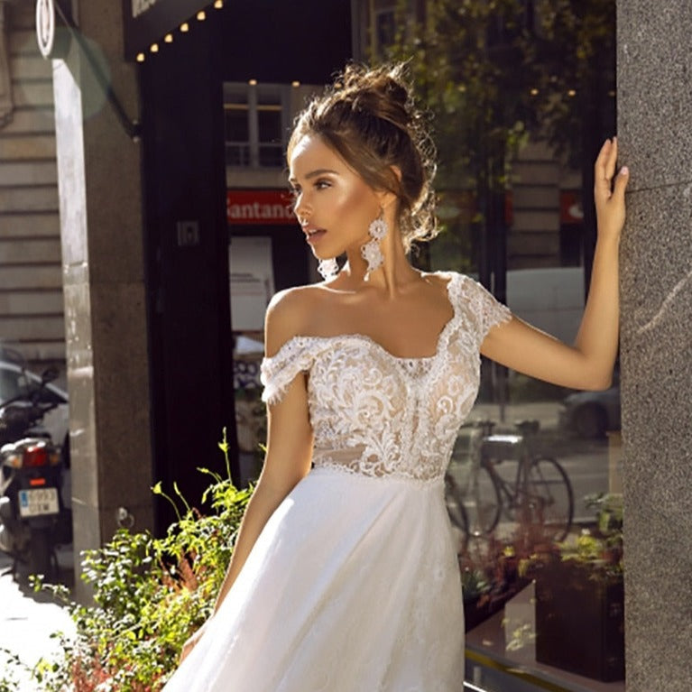 Introducing the Robe Minna, a stunning white bridal gown featuring intricate embroidery. This elegant dress combines traditional craftsmanship with modern design, creating a timeless and sophisticated look. Made with high-quality materials, the Robe Minna is the perfect choice for any bride looking for a refined and beautiful wedding dress.