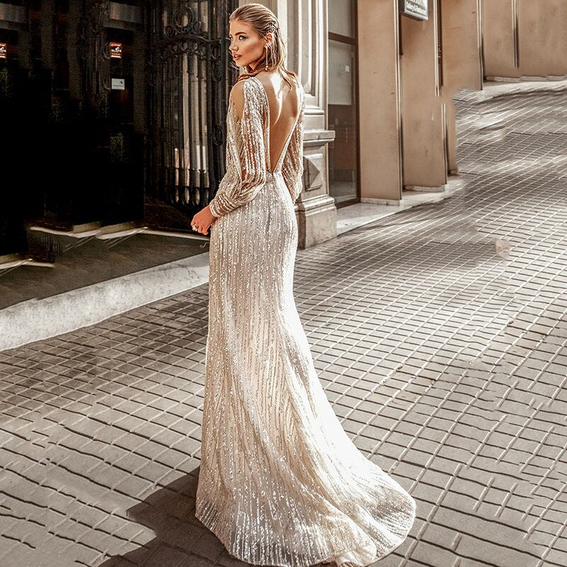 Discover elegance and sophistication with the Robe Klementine. This stunning cocktail evening dress exudes timeless charm and style. Its sleek and elegant design is perfect for any formal occasion, ensuring you make a lasting impression. Elevate your wardrobe with this must-have piece.