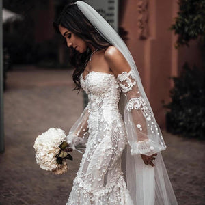 Be the belle of the ball in the stunning Robe Leraine! This beautiful bridal gown will make you feel like a princess on your special day. With its intricate design and luxurious fabric, you'll turn heads and feel like royalty as you walk down the aisle. Say "I do" in style with the Robe Leraine.