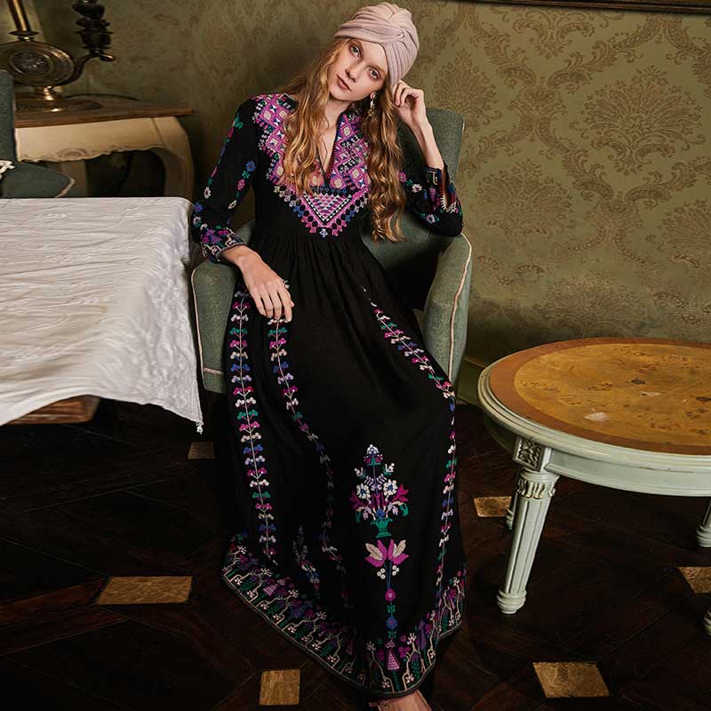 This Boho Inspired Robe Inge is a statement piece for fearless women. Its vibrant embroidered floral pattern and crochet details make it perfect for spring and summer. Embrace your bold side and stand out from the crowd in this flowy, long-sleeved robe.