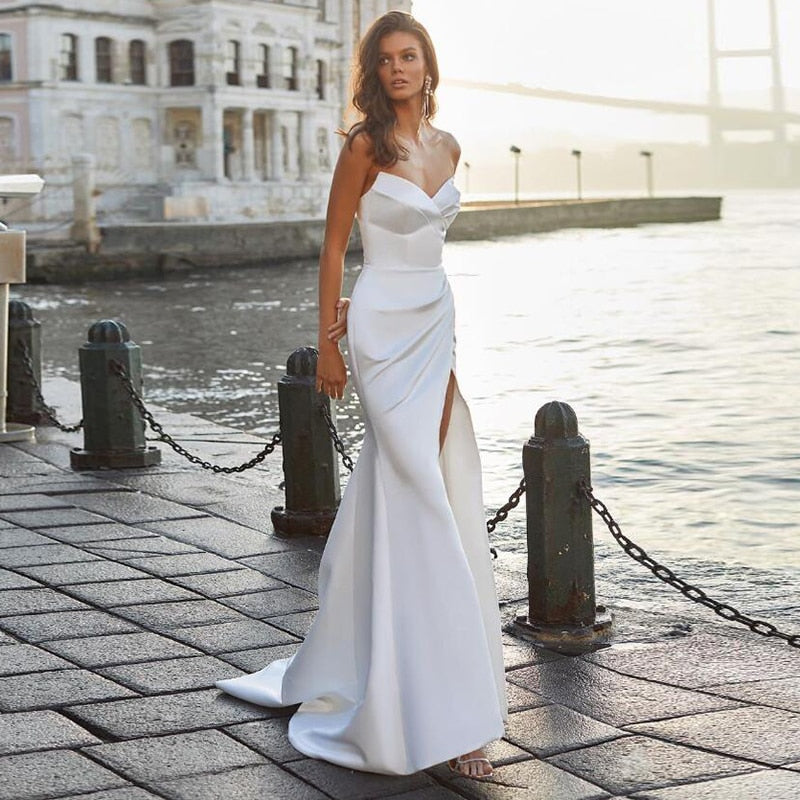 Introducing the Robe Mia - a beautiful white satin wedding gown that exudes bridal chic. With its luxurious fabric and elegant design, this dress is perfect for making a statement on your special day. Experience the comfort and sophistication that comes with wearing the Robe Mia.