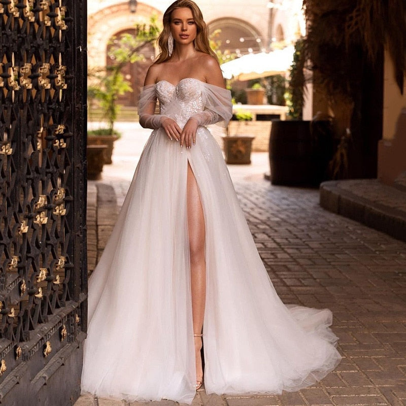 Introducing Robe Earnestyne, a line lace bridal gown designed for maximum sophistication and elegance. Crafted with luxurious fabrics, this gown captures the light and creates a timeless statementpiece for any event. Make a statement and be the belle of the ball.