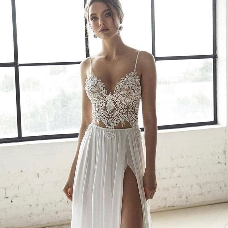 This bohemian wedding dress is perfect for the free-spirited bride. The Robe Bridget features a flowy silhouette and delicate lace details, creating a romantic and effortless look. Feel comfortable and beautiful on your special day with this unique gown.