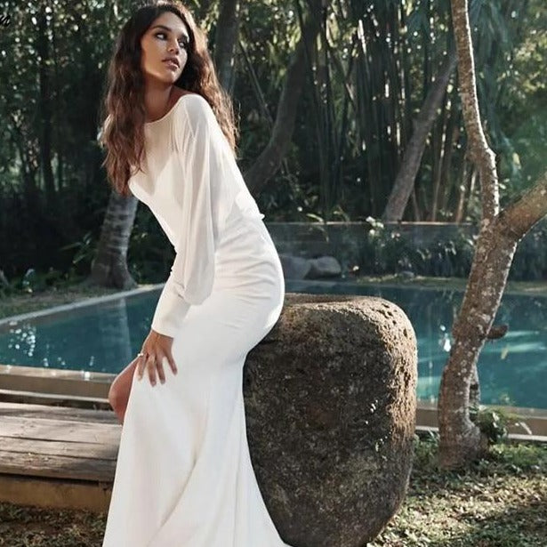 Wrap yourself in elegance with Robe Charlie, a casual and simple bridal gown. This stunning dress exudes grace and sophistication, perfect for any modern bride looking to make a statement. Feel confident and beautiful on your special day with Robe Charlie.