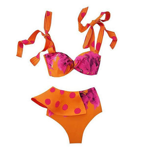 Be beach-ready with the Maillot de bain Marian! This new bikini set features a high waist design and a playful print of dots and florals. The strappy swimwear is perfect for a fun and flirty summer look. Get ready to turn heads at the beach or pool with this sexy and stylish bathing suit.