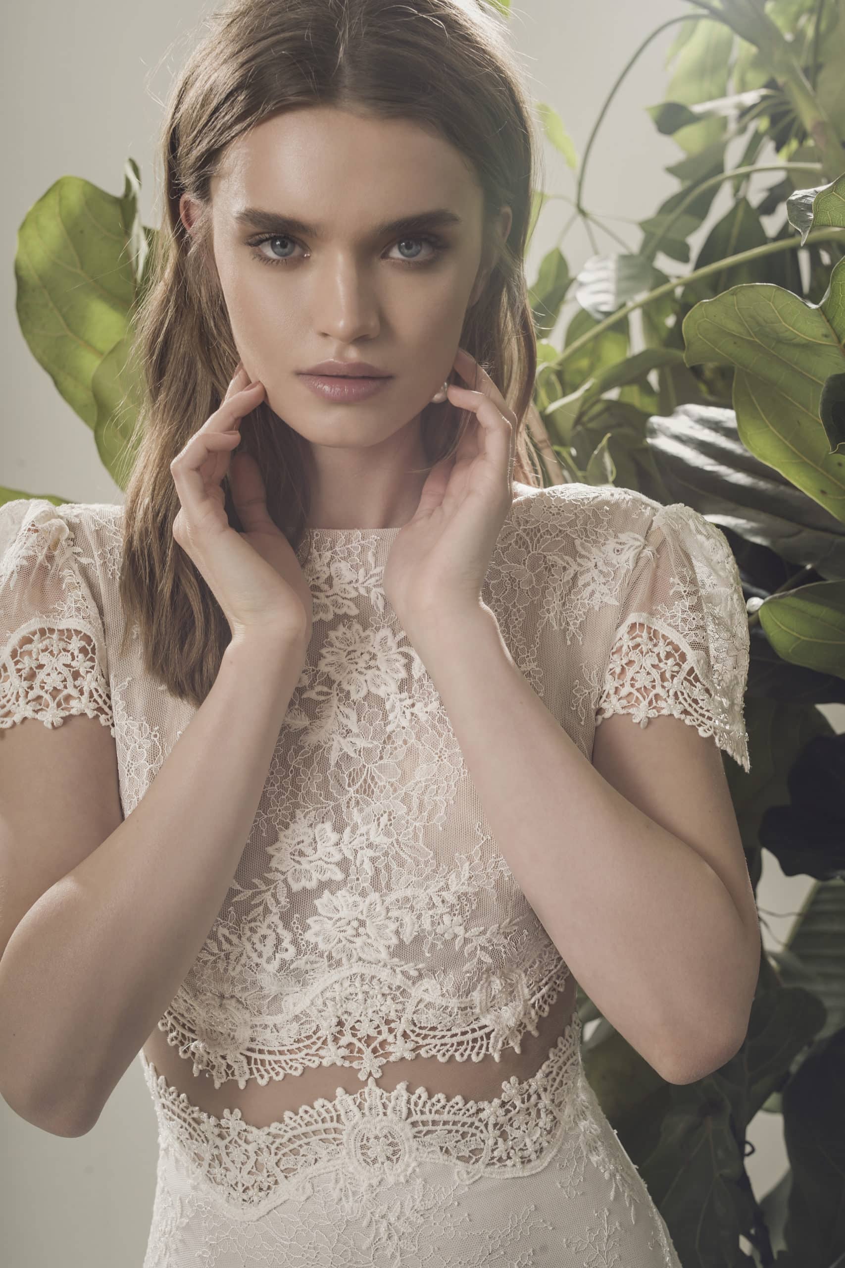 This exquisite Robe Robbyn gown made from delicate ivory lace adds an air of sophistication and femininity to your wardrobe. Boasting an intricate boho pattern hand-crafted with attention to detail, it is the perfect way to make a statement. Elevate your style this season with an understated yet luxurious gown.